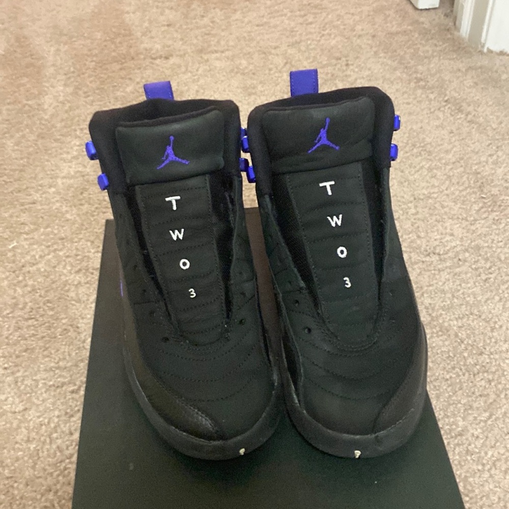Jordan 12’s Size 6Y *missing paint*